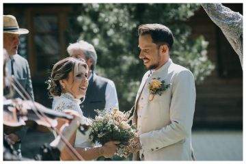 „Alpenromantik trifft Vintage-Flair – Ein Sonnentag voller Hochzeitszauber“