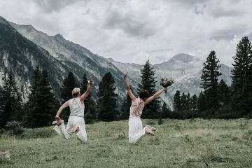 Zwei Bräute sagen Ja – Gleichgeschlechtliche Almhochzeit auf der Grawandhütte in Zillertal