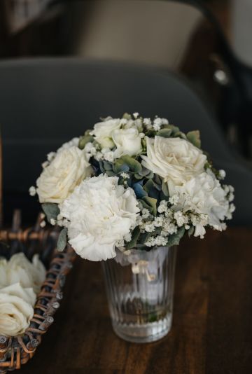 Eheerneuerung im eigenen Garten – intime Hochzeitsmomente voller Liebe