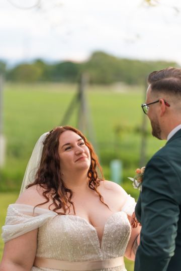 Eine intime Frühlingshochzeit im Mai – voller Liebe, Lachen und Leichtigkeit