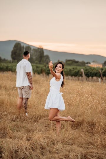 Verlobt im Sommerglück – Liebe im goldenen Abendlicht