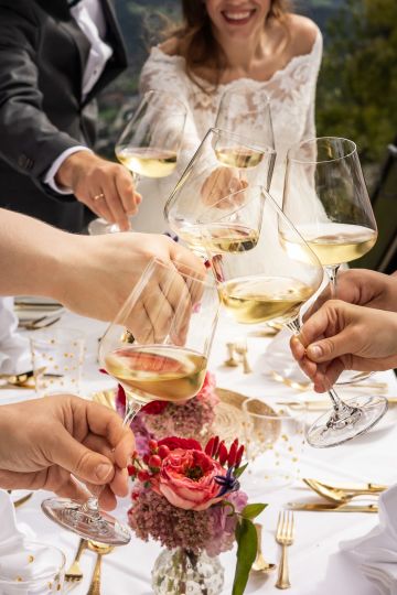 Wunderschöne Outdoor-Hochzeit in intimer Atmosphäre