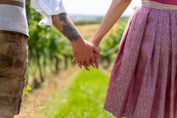 Trachtenhochzeit in den Weinbergen
