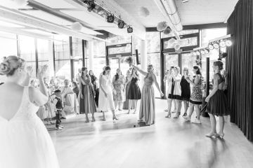 Hochzeit in familiärer Location mit vielen Freunden