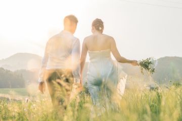 Hochzeit im Schloss mit roten Luftballons