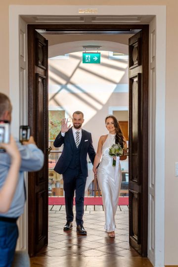 Sommerhochzeit Niederösterreich Vösendorf Standesamt fotografiert – intime Feier mit 20 Gästen