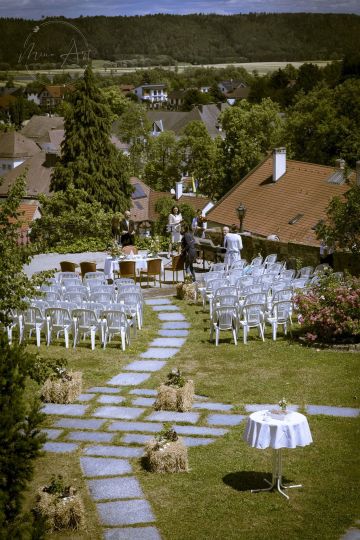 Trachten-Hochzeit - Bräutigam & Bräutigam hab sich das Ja-Wort im Waldviertel.