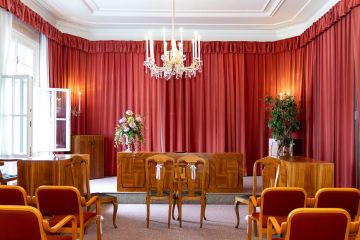 Entzückende Hochzeit in Klosterneuburg – Standesamt, Klostergarten & Feier im Innenhof
