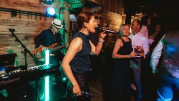 Livemusik und volle Tanzfläche beim Hussenbauer in Mondsee