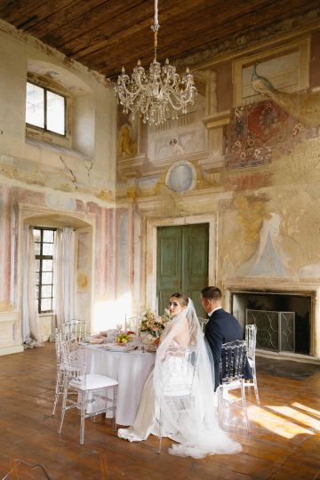 Farbenfrohe Schlosshochzeit in Niederösterreich