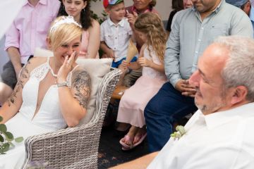 Emotionale Gartenhochzeit mit freier Trauung: Tina & Olivers naturverbundenes Fest vor Weltreise