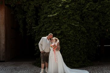 Bunte Sommerhochzeit im Oberbauergut