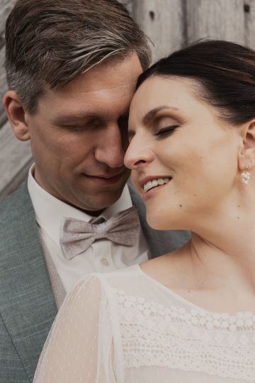 Warme Terracotta-Hochzeit im Gut Atschreith – Inspiration für deine natürliche, romantische Feier mit Herz