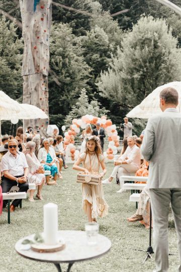 Wildromantische Hochzeitsfeier mit Festival-Feeling