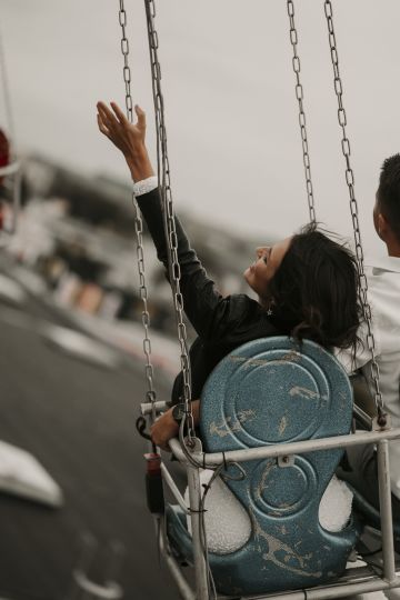 Außergewöhnliches Volksfest-Shooting in Ried: Farben, Lichter und pure Emotionen