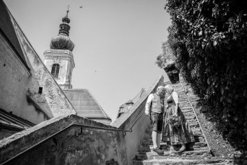Hochzeit in altem Weingut in Tracht