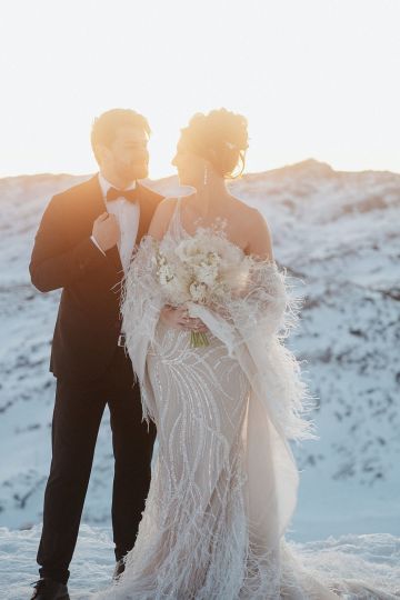 Märchenhochzeit in den Alpen – Winterliches Brautstyling im Schnee