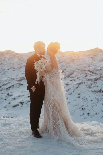 Märchenhochzeit in den Alpen – Winterliches Brautstyling im Schnee