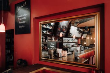 Moderne Hochzeit in der Lennox Bar Linz – Eleganz trifft auf Party-Vibes