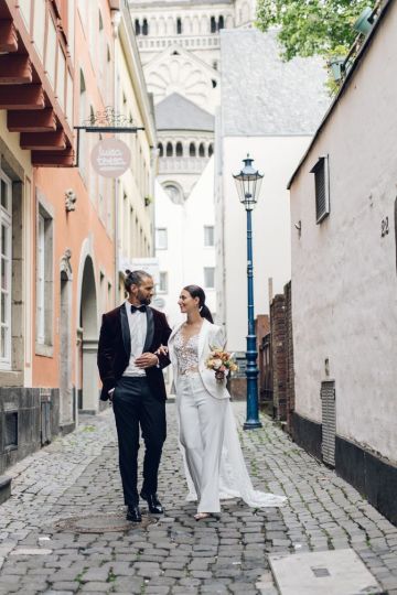 Moderne Sommerhochzeit mit Standesamt und freier Trauung