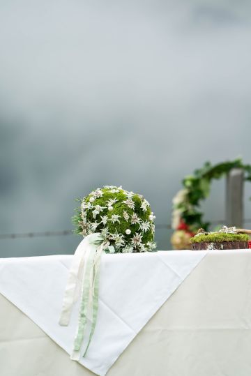 Tradition trifft Herzensmoment - Eine Hochzeit mit Blick in die Salzburger Bergwelt