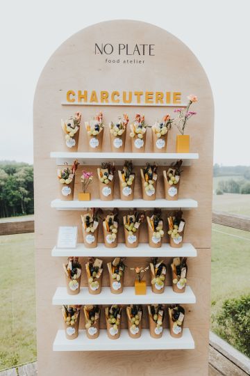 Farbenfrohe Outdoor-Hochzeit im Wienerwald