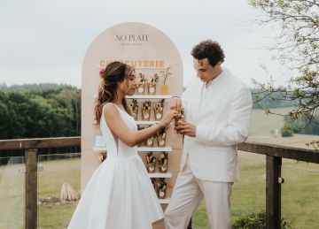 Farbenfrohe Outdoor-Hochzeit im Wienerwald