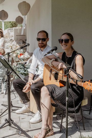 Sommerhochzeit mit Charme: Tradition trifft Natur