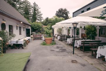 Herzlich, locker und persönlich - Hochzeit im Wiener Heurigen mit ganz viel Gefühl