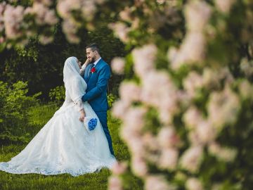 Liebe kennt keine Grenzen: Eine Geschichte zweier Hochzeiten