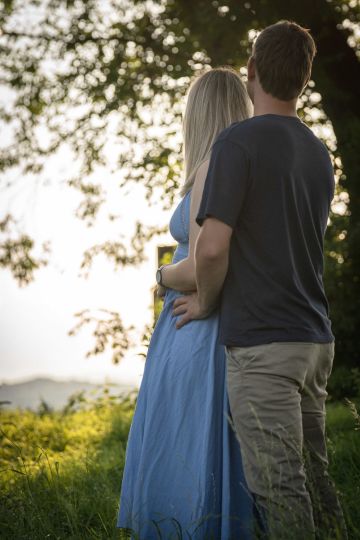 Romantisches Pärchenshooting im Sommer – Golden Hour Liebe