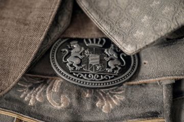 Moderne Hochzeit in Wien – Männerhochzeit in der Sisi Kapelle & im Oktogon am Himmel