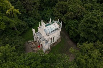 Moderne Hochzeit in Wien – Männerhochzeit in der Sisi Kapelle & im Oktogon am Himmel