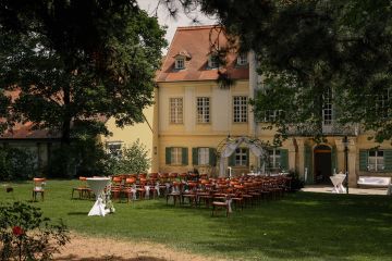 Elegante Herbsthochzeit im Schloss Hunyadi – Jasmin & Felix