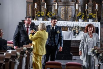 Liebe in Bildern – Katholische Trauung in der St. Georg Kirche  