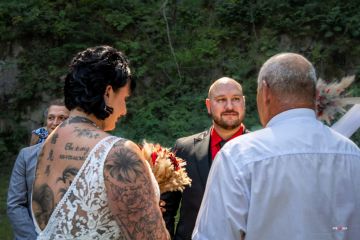 Kreative Hochzeitsfotos mit Magic Hand – Wedding Zombies