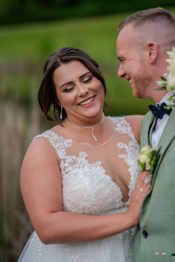 Brautpaarshooting mit Harley Davidson – Rockige Hochzeitsfotos in Fuldatal