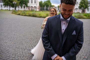 Hochzeitsfotograf Hanau: Erlebe eine standesamtliche Trauung auf Schloss Philippsruhe mit einzigartigen Fotos und Videografie von FSB 🔴 Feier-Service-Becker.