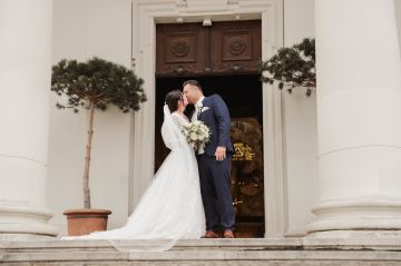 Unvergessliche Eleganz: Traumhafte Hochzeit in der Karlskirche und Feierlichkeiten im Justizpalast Wien