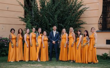 Sonnige Sonnenblumenhochzeit im Schloss Eckartsau in Niederösterreich 