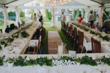 Wunderschöne Gartenhochzeit in Pressbaum in der Villa Kunterbunt 
