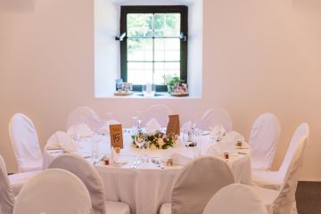 Traditionelle Hochzeit im Boho-Stil von Sarah und Philipp beim KletzmayrHof in Oberösterreich