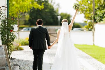 Minimalistische,  wunderschöne Hochzeit im Frühherbst in Niederösterreich