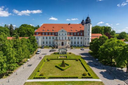 Kurzfristige Herbst-Hochzeit im SCHLOSS Fleesensee