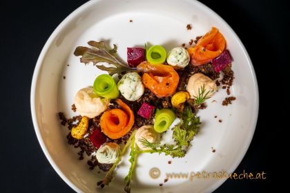 Agape, Sektempfang, Feiern im großen oder kleinen Kreis … gönnen Sie Ihrer Veranstaltung den hochwertigen kulinarischen Rahmen, den sie verdient. Gerne verwöhne ich Ihre bis zu 50 Gäste kulinarisch. Fingerfood (traditionell oder exotisch), Menü, ... vieles ist möglich.