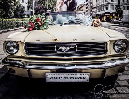 Hochzeitsfahrt mit Chauffeur per Oldtimer Hochzeitsfahrt mit Chauffeur per Oldtimer