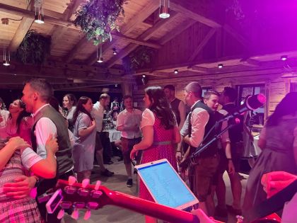 HOCHZEITSBAND – PARTYBAND – TANZBAND MIT SÄNGERIN AUS OBERÖSTERREICH 