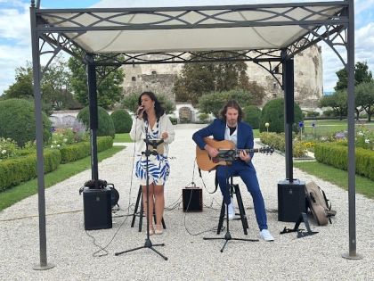 Von gefühlvoll bis Party. Dein Live Duo für Trauung + Agape! Von gefühlvoll bis Party. Dein Live Duo für Trauung + Agape!