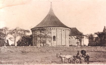 Trauung in der denkmalgeschützten Rundkapelle Trauung in der denkmalgeschützten Rundkapelle