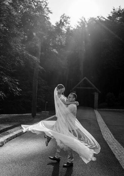 Bis zu 14.000 € Preisvorteil für eure Traumhochzeit unter der Woche Bis zu 14.000 € Preisvorteil für eure Traumhochzeit unter der Woche